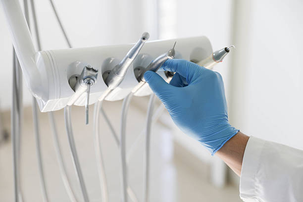 Professional Emergency Dentist technician working in Algona, WA